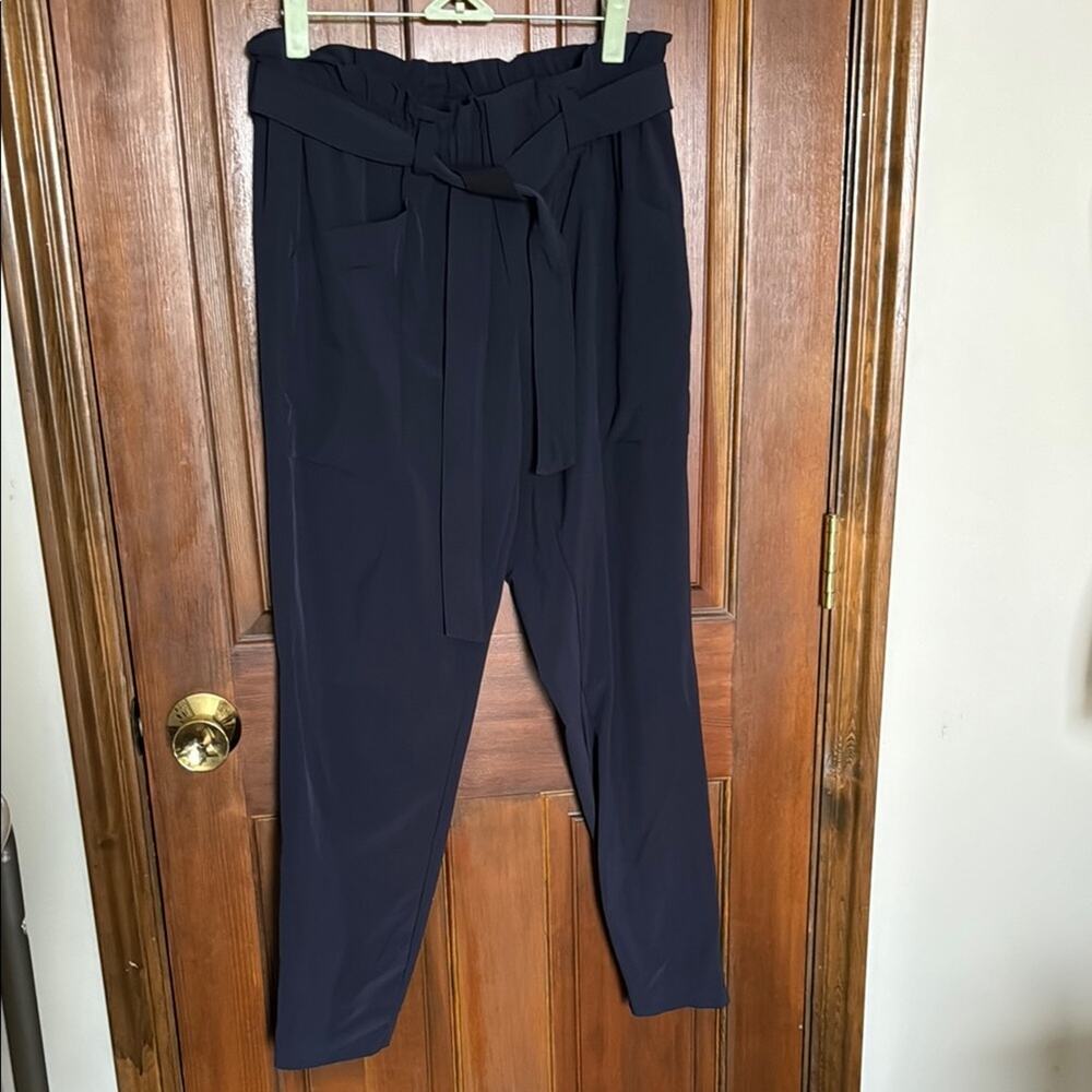 Athleta | Skyline Paperbag Waist Pants Size 6